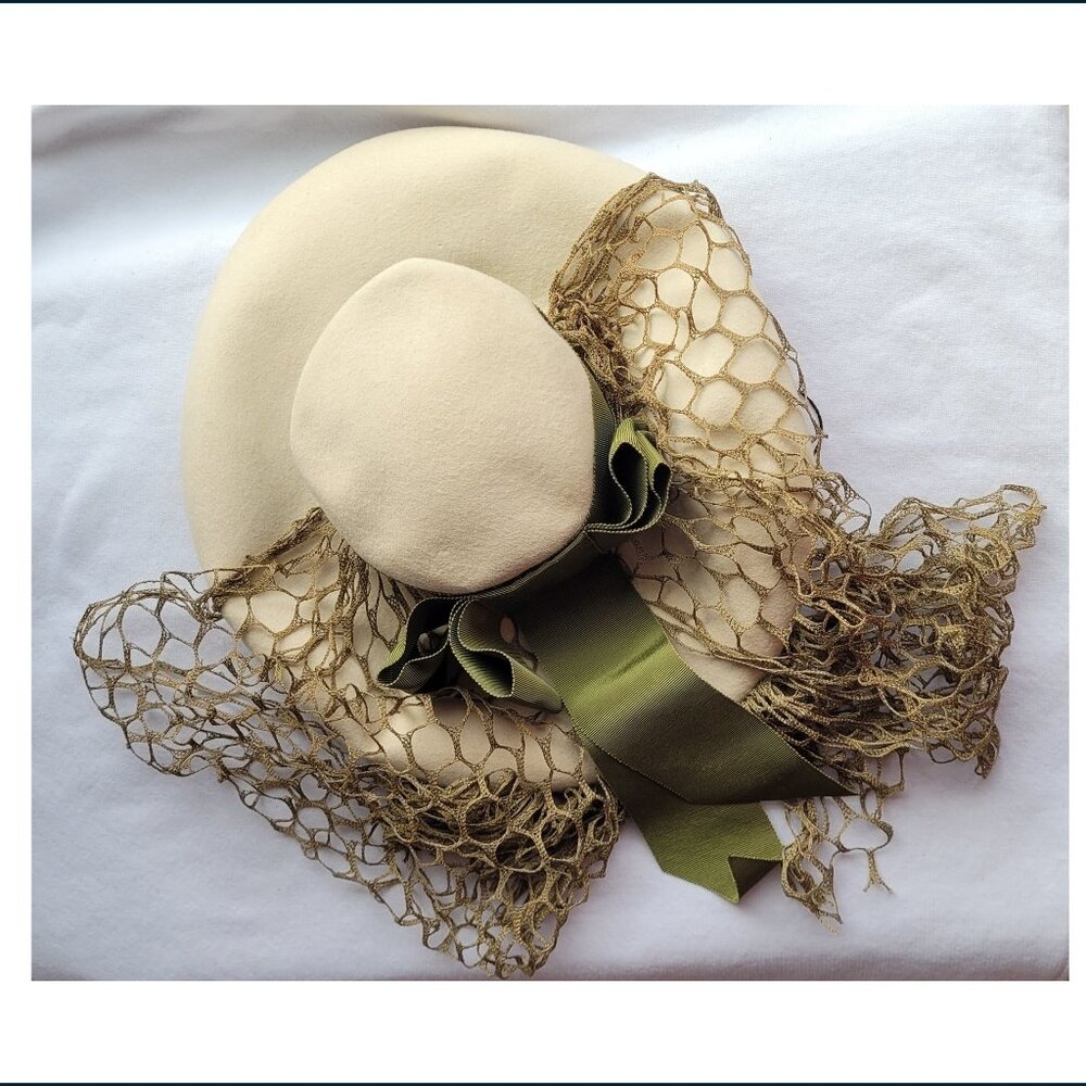 Vintage 1940s Veola Modes New York Ladies hat in original Dobbs Box NYC